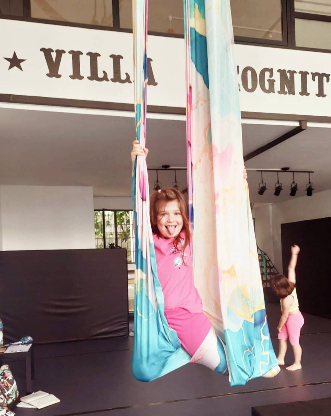 villa-incognito-aerials-aerial-yoga-kids-athina-sportshunter-1