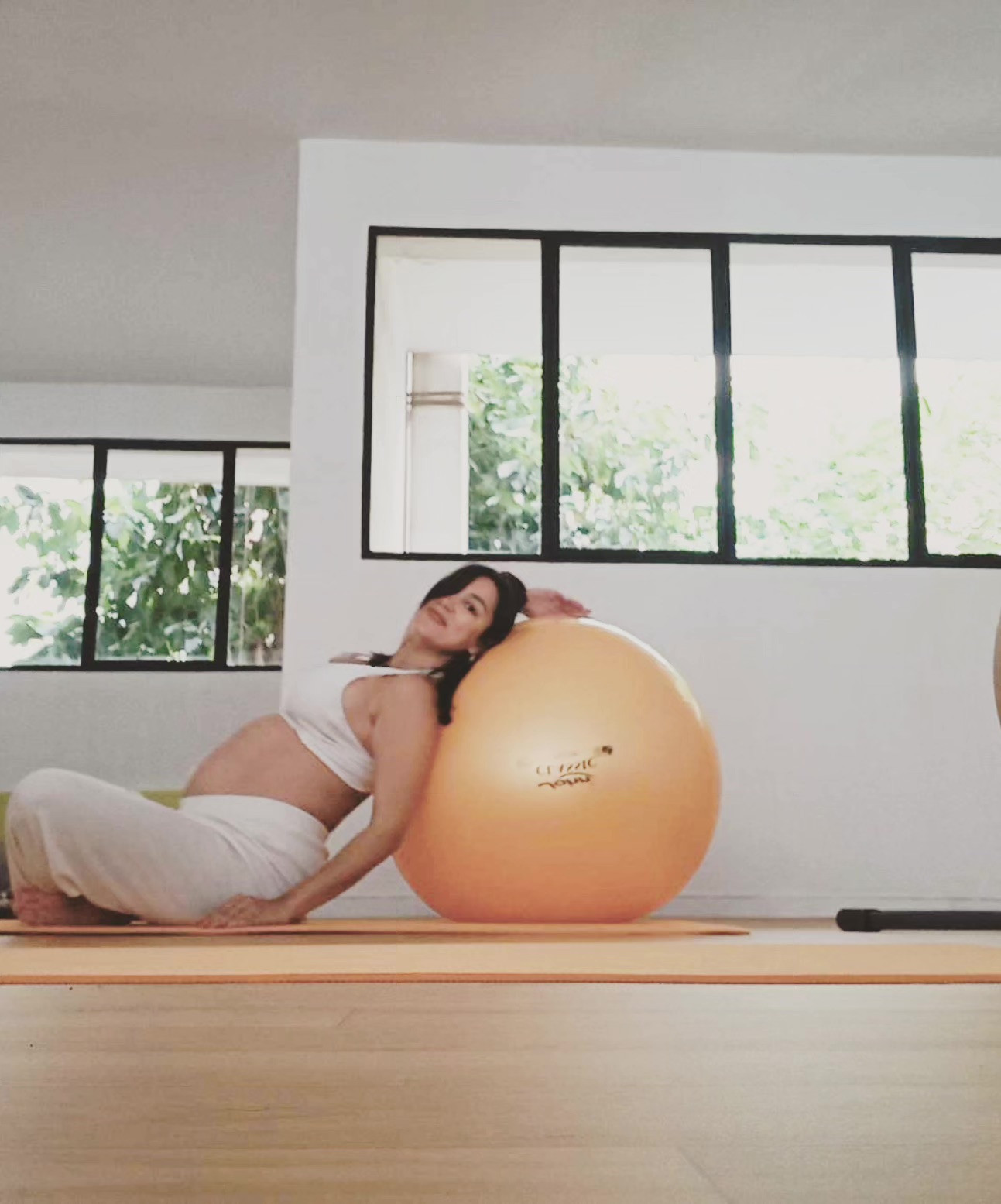 villa-incognito-aerials-prenatal-pilates-athina-sportshunter-1