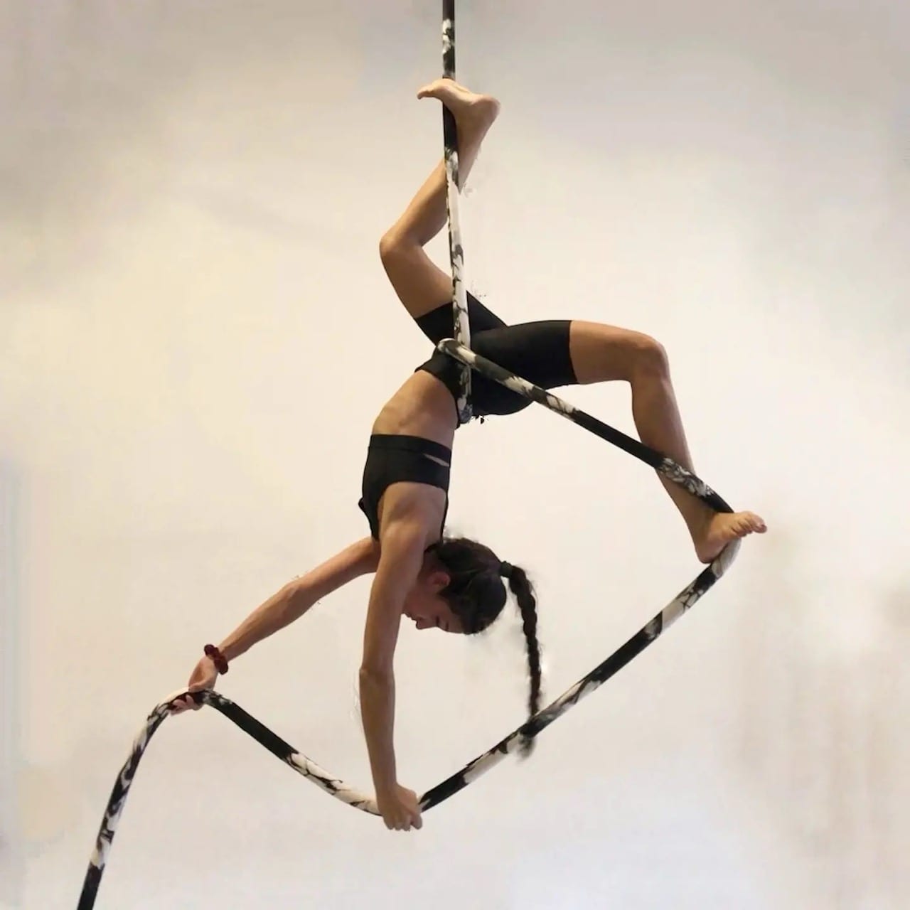 cirqles-aerial-creartivity-chania-aerial-arts-chania-sportshunter-aerial-rope-4