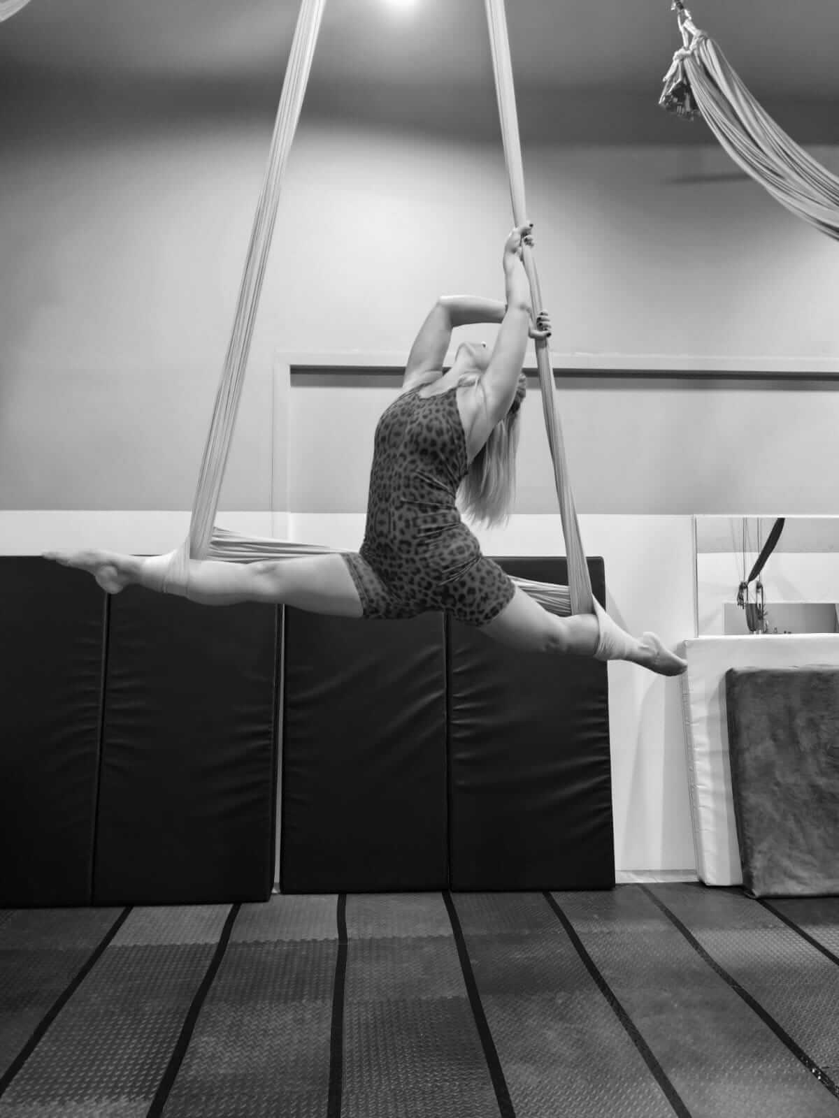 venus-yoga-and-aerial-place-aerial-yoga-acharnes-sportshunter-3