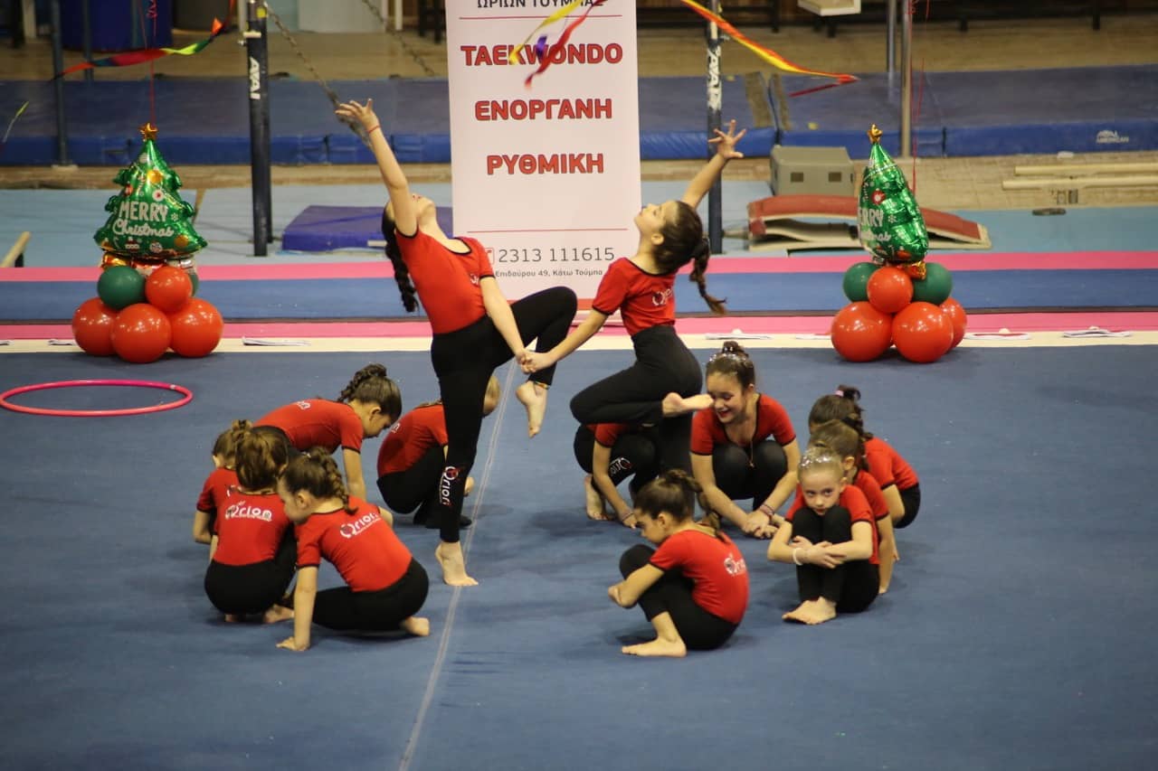 orion-taekwondo-thessaloniki-sportshunter-xristougenniatiki-epideixi-somateioY-28