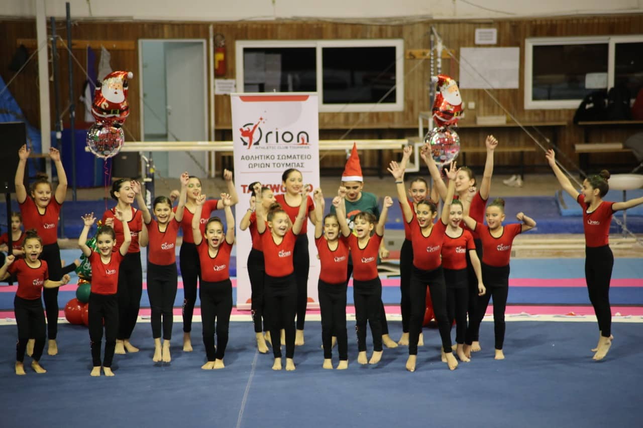 orion-taekwondo-thessaloniki-sportshunter-xristougenniatiki-epideixi-somateioY-39